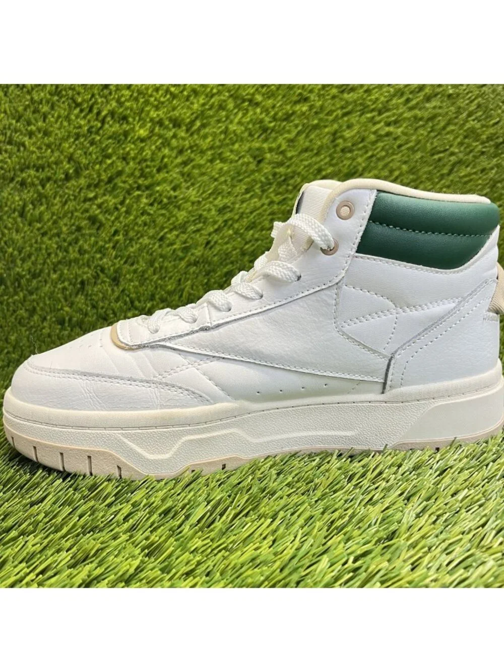 Reebok Tech T Geo Womens Size 8 White Green Athletic Basketball Shoes Sneakers